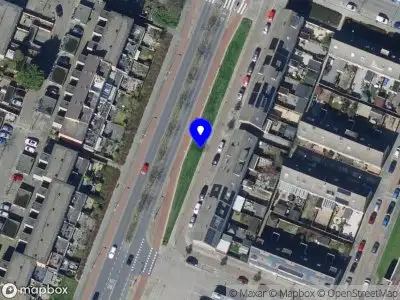 Ambulance met gepaste spoed naar de Kouwenaardseweg in Hoogvliet Rotterdam