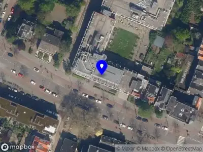 Ambulance met grote spoed naar de Oudedijk in Rotterdam