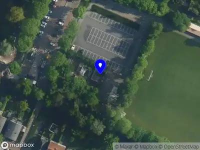 Ambulance met grote spoed naar de Baron de Coubertinlaan in Amsterdam