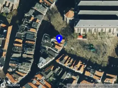 Brandweer met gepaste spoed naar de Grote Kerkplein in Zwolle vanwege afgaan automatisch brandalarm