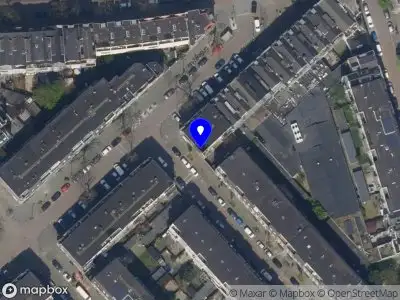 Ambulance met grote spoed naar de Messchertstraat in Rotterdam