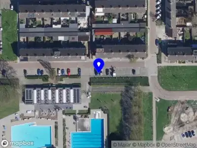 112 melding Brandweer met gepaste spoed naar de Van der Waalstraat in Geertruidenberg vanwege een buitenbrand