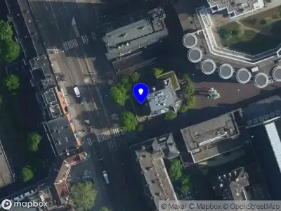 Ambulance met grote spoed naar de Land van Cocagneplein in Amsterdam