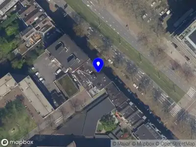 Ambulance met grote spoed naar de Schiekade in Rotterdam