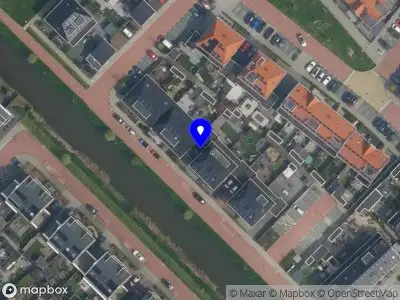 Ambulance met grote spoed naar de Lakeienoever in Zevenhuizen