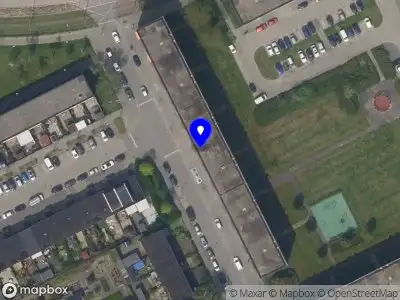 Ambulance met grote spoed naar de Emelissedijk in Rotterdam