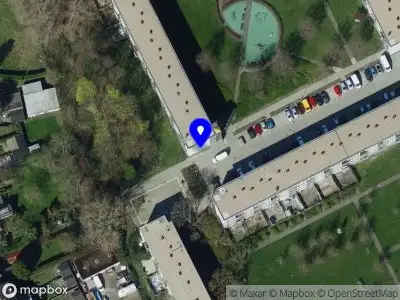 Ambulance met grote spoed naar de Lodijk in Rotterdam