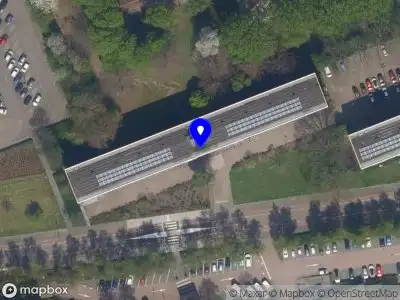 Ambulance met gepaste spoed naar de Dillenburgsingel in Vlaardingen