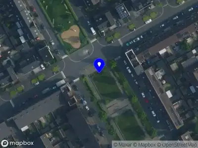 Ambulance met grote spoed naar de Emanzana in Amsterdam