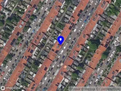 Ambulance met grote spoed naar de Floresstraat in Dordrecht
