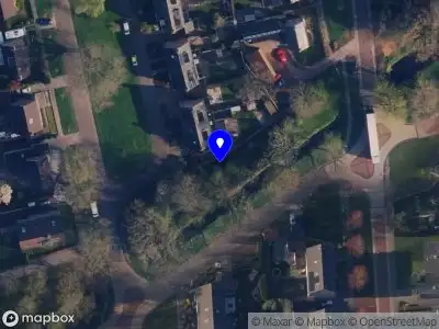 Politie met grote spoed naar de Nijenoertweg in Leek vanwege steekincident