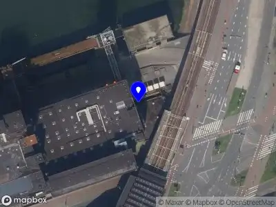 Ambulance met grote spoed naar de Maashaven Z.z. in Rotterdam