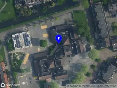 Ambulance met grote spoed naar de Schoolpad in Weesp