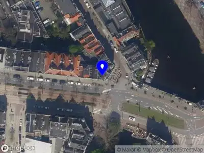 Ambulance met grote spoed naar de Schiedamseweg in Rotterdam