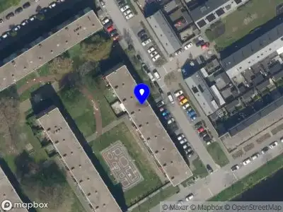 Ambulance met grote spoed naar de Schuttersveld in Schiedam