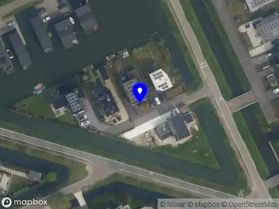 Ambulance met gepaste spoed naar de Adam Knikmanstraat in Rotterdam