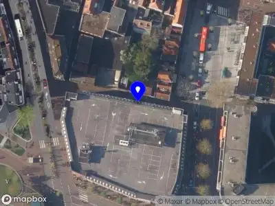 Ambulance met gepaste spoed naar de Kaardesteeg in Leiden