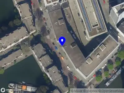 Ambulance met gepaste spoed naar de Glashaven in Rotterdam