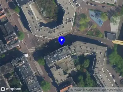 Ambulance met grote spoed naar de Van Noordtstraat in Amsterdam