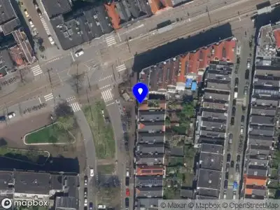 Ambulance met grote spoed naar de Middellandplein in Rotterdam