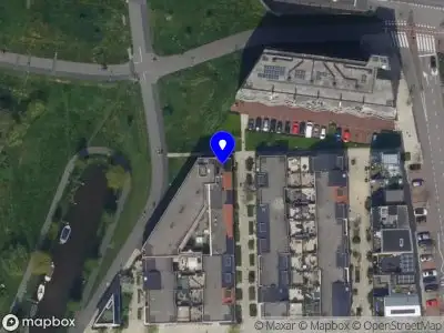 Ambulance met grote spoed naar de Daendelsstraat in Leiden