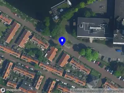 Ambulance met grote spoed naar de Distelkade in Amsterdam