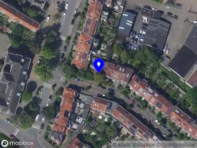 Ambulance met grote spoed naar de Van Slingelandtlaan in Dordrecht