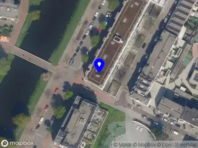 Ambulance met grote spoed naar de Sophiakade in Rotterdam