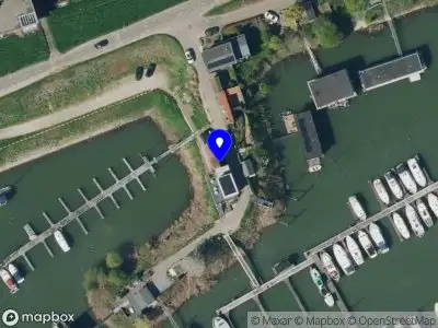 Brandweer met grote spoed naar de Nieuwe Havendijk in Tiel vanwege personen te water