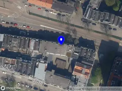 Ambulance met grote spoed naar de Oostzeedijk in Rotterdam