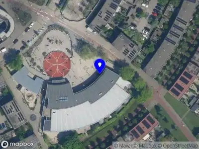 Ambulance met gepaste spoed naar de Sint-Hubertpad in Amsterdam