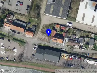 Ambulance met grote spoed naar de Kruisdijk in Poortugaal