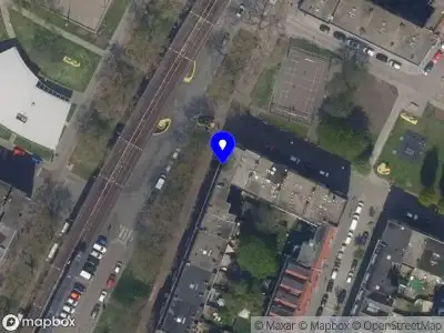 Ambulance met grote spoed naar de Mijnsherenlaan in Rotterdam