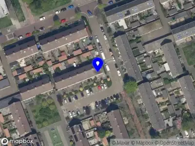 Ambulance met grote spoed naar de Arendstraat in Vlaardingen
