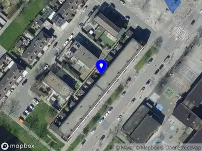 Ambulance met gepaste spoed naar de Max Havelaarweg in Hoogvliet Rotterdam