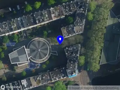 Ambulance met gepaste spoed naar de Korte Lepelstraat in Amsterdam