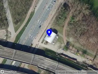 Ambulance met grote spoed naar de Nieuw-Vossemeerweg in Rotterdam