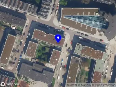 Ambulance met grote spoed naar de Hooglandstraat in Rotterdam