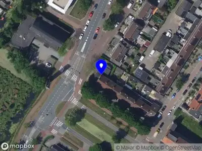 Ambulance met grote spoed naar de Van Eesterensingel in Alblasserdam