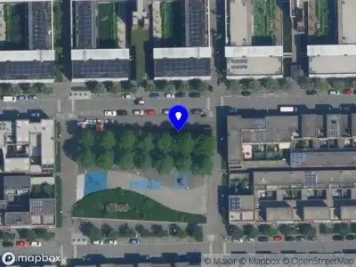 Ambulance met grote spoed naar de Teylerplein in Amsterdam