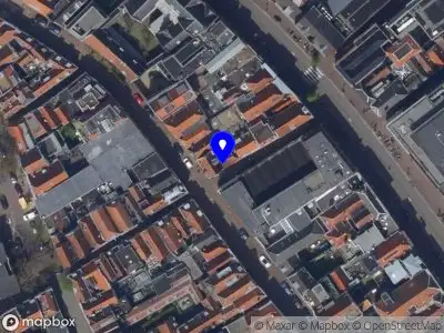 Ambulance met gepaste spoed naar de Diefsteeg in Leiden