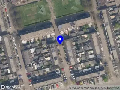 Ambulance met grote spoed naar de Top Naeffstraat in Rotterdam