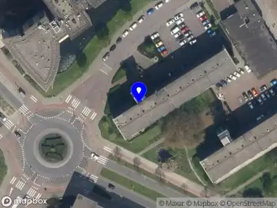 Ambulance met grote spoed naar de Burgemeester Honnerlage Gretelaan in Schiedam