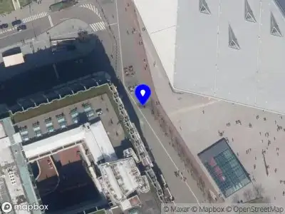 Ambulance met gepaste spoed naar de Stationsplein in Rotterdam