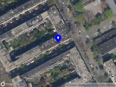 Ambulance met grote spoed naar de Van Vlooswijkstraat in Rotterdam