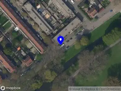 Ambulance met grote spoed naar de Valkeniersweg in Rotterdam