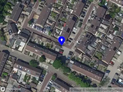 Ambulance met grote spoed naar de Boris Pasternak-erf in Dordrecht