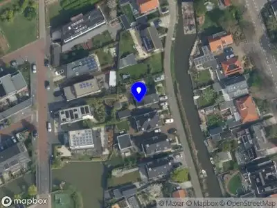 Ambulance met grote spoed naar de Lookwatering in Delft