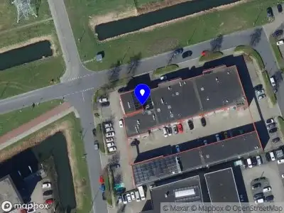 Ambulance met gepaste spoed naar de Groningseweg in Barendrecht