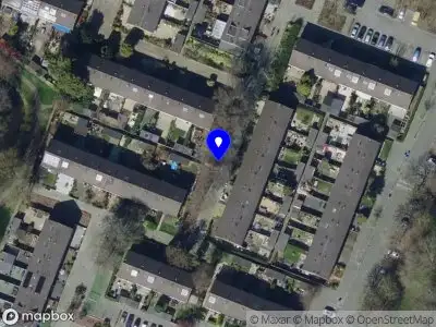 Ambulance met grote spoed naar de H.M.van Randwijkpad in Hoogvliet Rotterdam